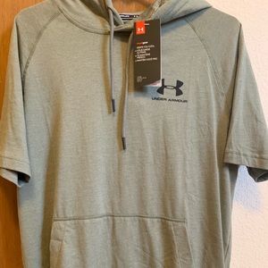 Men’s Small Under Armour SS thin training hoodie